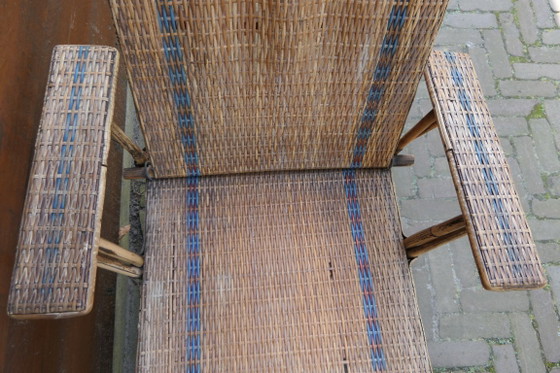 Image 1 of prachtige antieke Franse lounge ligstoel, gemaakt van rotan en bamboe
