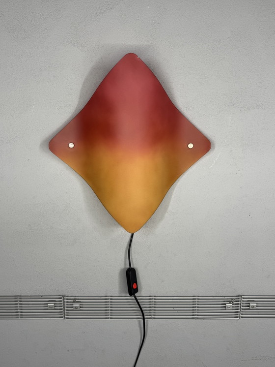 Image 1 of Wandlamp met warm kleurverloop