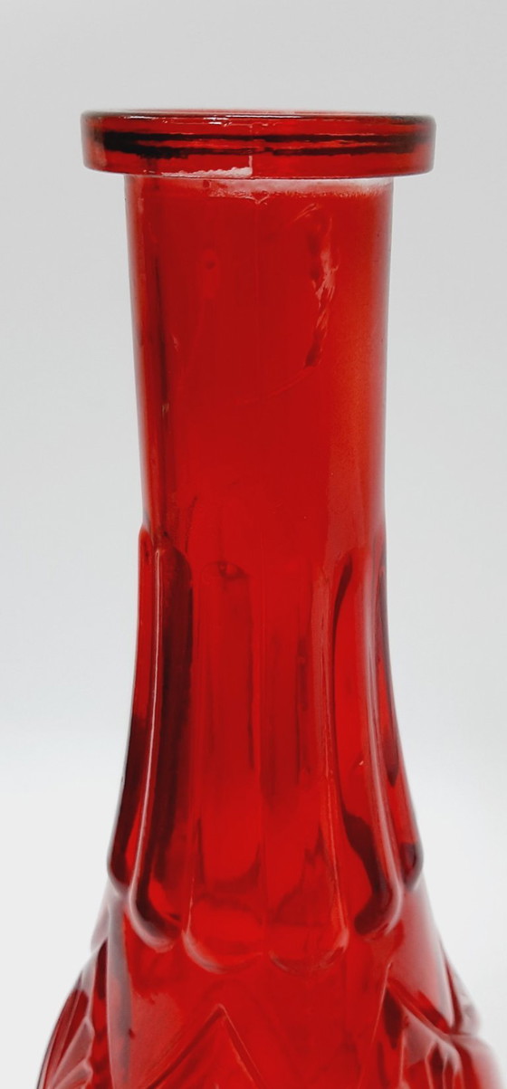 Image 1 of Decanter o caraffa in vetro pressato rosso rubino vintage