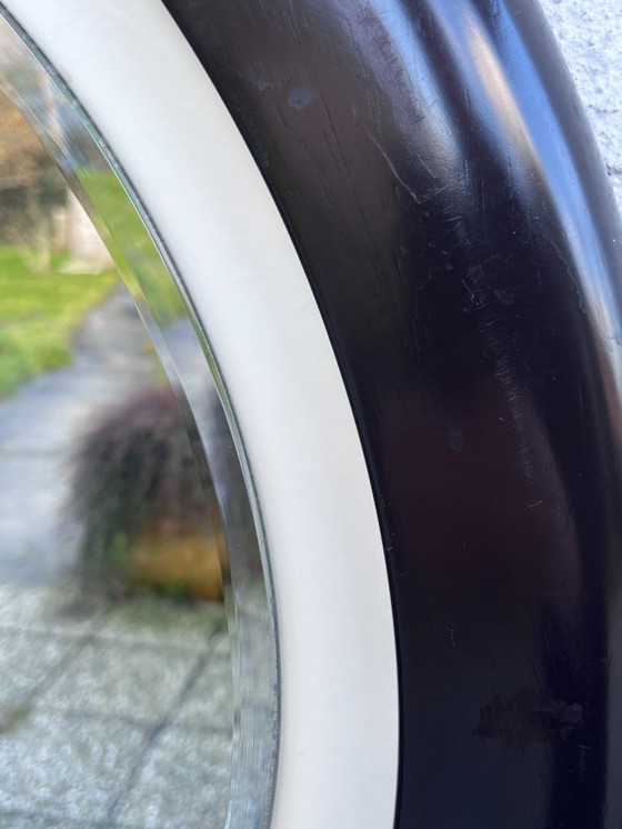 Image 1 of Specchio rotondo vintage in resina marrone – design modernista degli anni '70