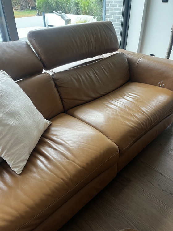 Canapé en cuir Natuzzi couleur cognac - Fauteuil inclinable à réglage électronique – Leather, Metal (photo 4 of 10)