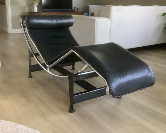 Cassina LC4 chaise longue, designed by Le Corbusier, black leather, Chrome (photo 2 of 6)
