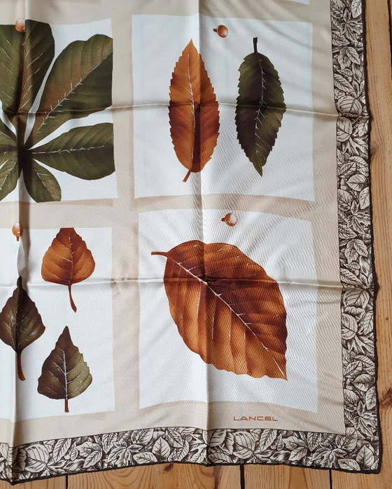 Image 1 of Carré de soie authentique Lancel neuf dans sa pochette d'origine