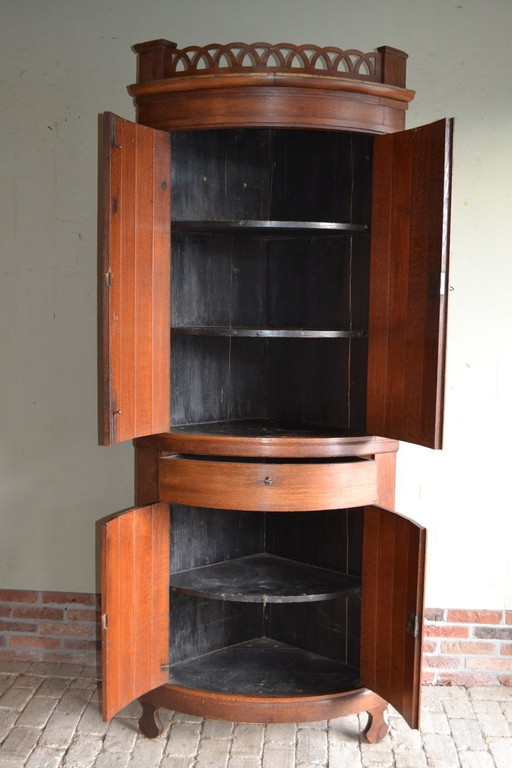 Antico mobile angolare semicircolare in rovere.