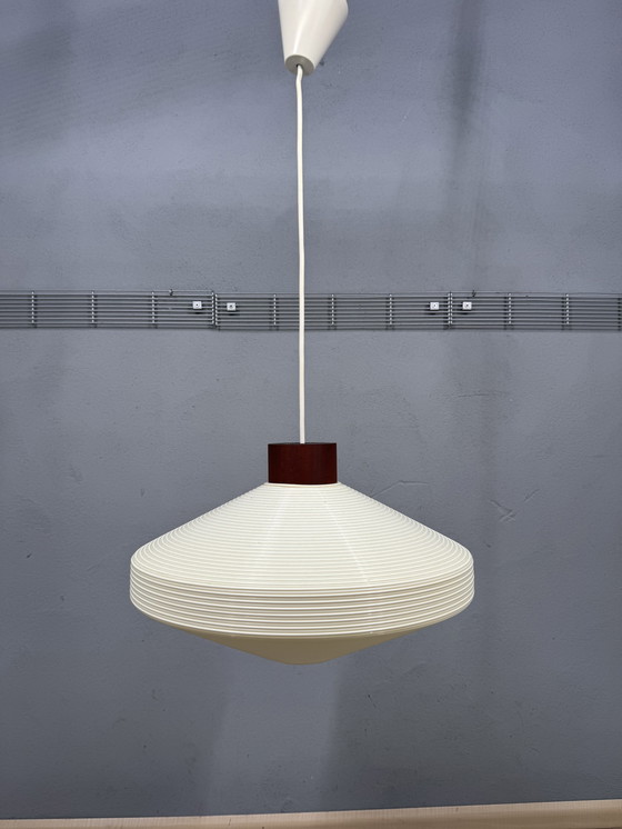 Image 1 of Lampada a sospensione vintage con dettagli in legno