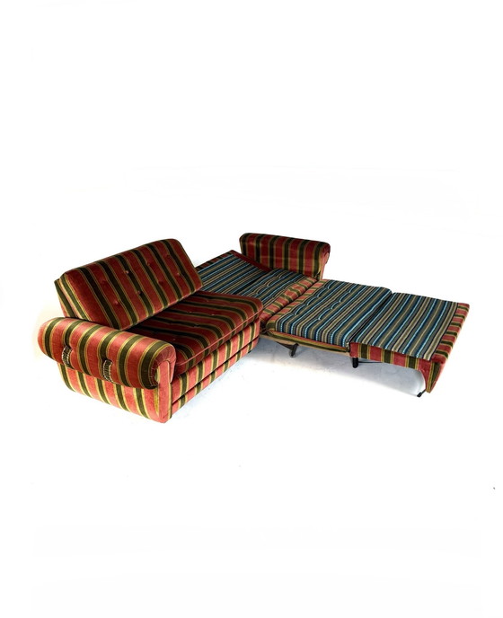 Image 1 of Canapé-lit vintage en velours des années 80