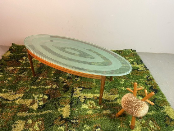 Prächtiger Mid-Century Ib Kofod-Larsen Ovaler Couchtisch aus Palisander & geätztem Glas. Dänemark / (photo 3 of 13)
