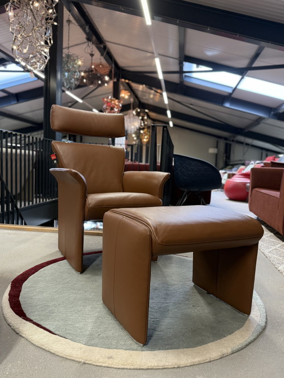 Image 1 of Poltrona Jori Aqua con sgabello in pelle marrone