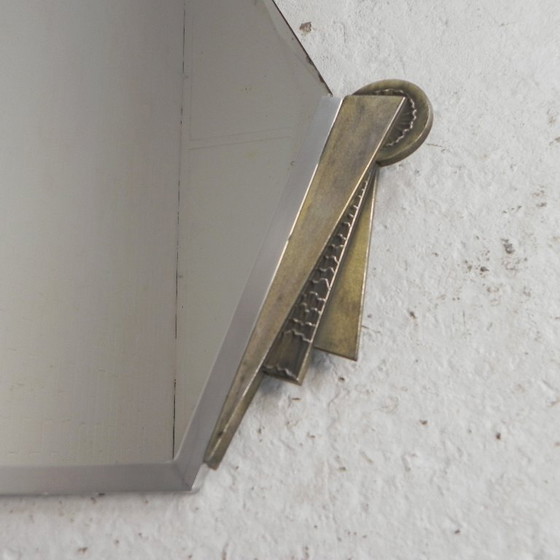 Image 1 of Art-Deco-Spiegel mit abgeschrägtem Glas in einem verchromten Messingrahmen, 1930er Jahre