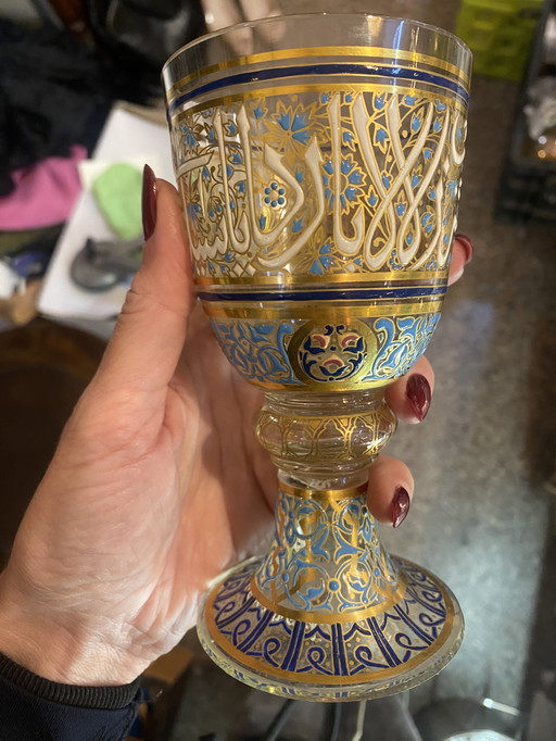 Verre ancien émaillé et doré de Lobmeyr avec calligraphie islamique