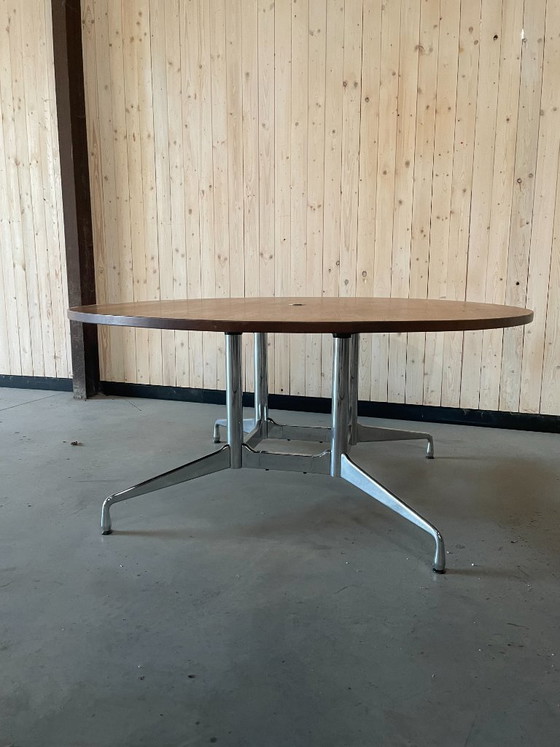 Image 1 of Vitra Eames Segmented tafel