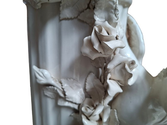 Image 1 of Elegante Säule mit Keramikengeln – Neobarockstil (1980er Jahre)
