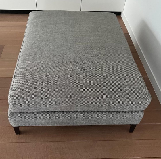 Image 1 of Il divano Minotti a 4 posti e il pouf Andersen abbinato sono acquistabili separatamente