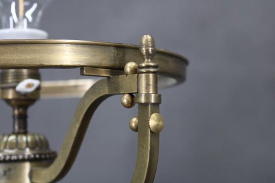 Image 1 of Lampe de table en laiton restaurée des années 1930 avec base en bois et abat-jour en verre