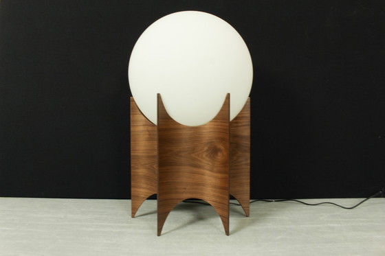 Image 1 of Abat-jour globe vintage avec base en bois sculptée