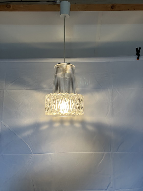 Image 1 of Lampada a sospensione vintage in vetro cristallo Glashütte Limburg con prisma