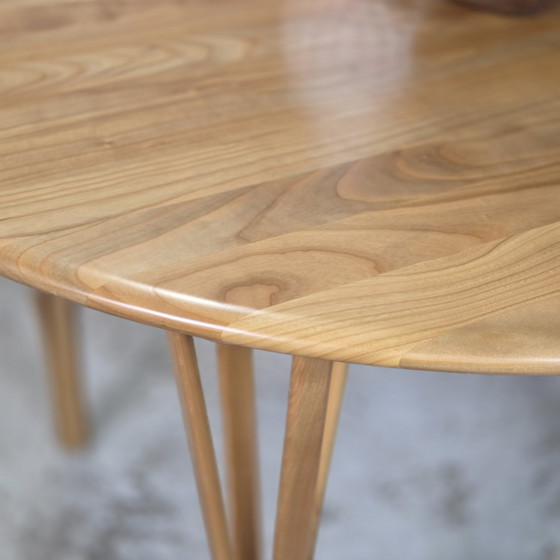 Image 1 of Haslev 'Timeless' tafel, vintage Deense verlengbare ronde / ovale  tafel