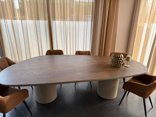 Bogard eettafel - eiken met betonlook afwerking.