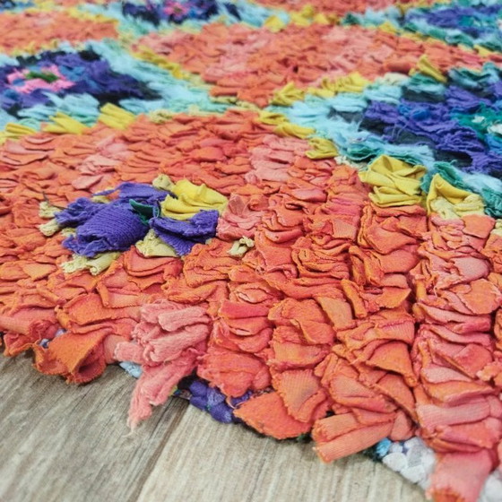 Image 1 of Berber-Boucherouite-Teppich – Handgefertigte recycelte Textilien (160 × 107 cm)