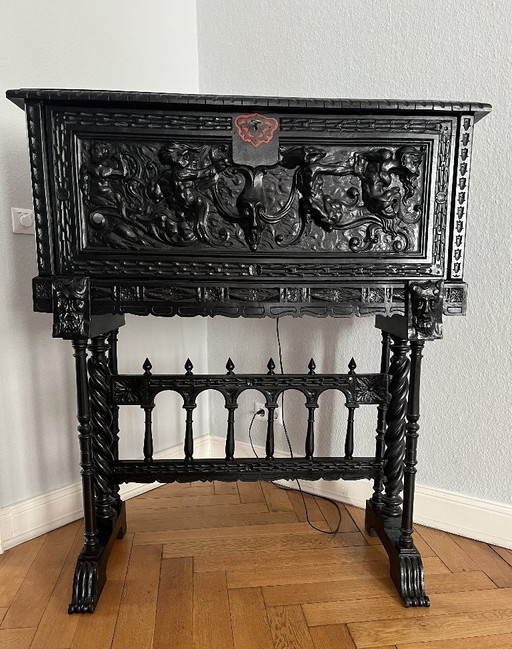 Spanischer Bargueno (Sekretär) umgebaut zum Barschrank