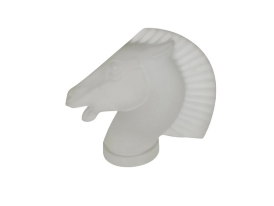Image 1 of Stile boemo - Lalique - vetro satinato - mascotte per auto in vetro "Longchamp" - terzo quarto del XX secolo