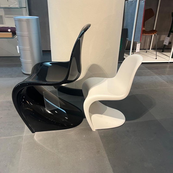 Vitra Panton Classic eetkamerstoel met Junior eetkamerstoel (set van 2) – Eetkamerstoelen (photo 3 of 3)