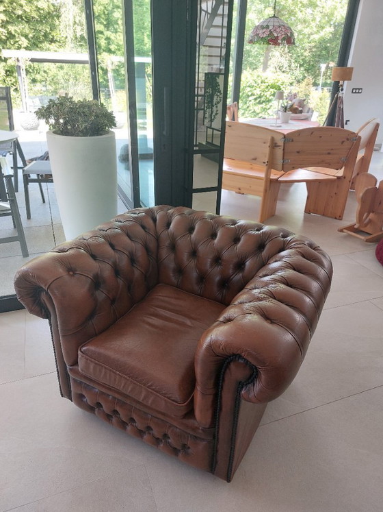 Image 1 of Set Chesterfield vintage in pelle marrone. Divano e 2 poltrone.