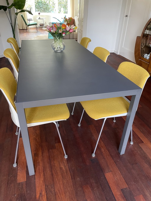 MDF Italia eettafel met keramisch blad
