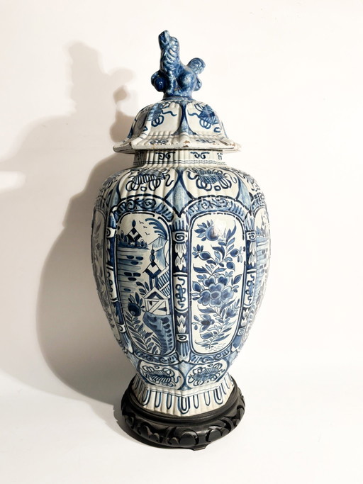 Early 20th Century Delft White and Cobalt Blue Ceramic Vase – vazen (photo 2 of 10)