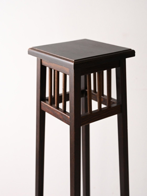 Image 1 of Vintage Zweeds Houten Voetstuk