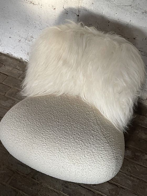 Image 1 of Pallone aus Bouclé und isländischem Schaffell