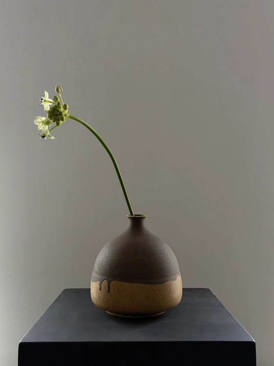 Mooie vintage handgemaakte keramische vaas – Vazen, Ceramic, Mid Century Modern (photo 5 of 6)