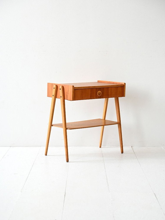Image 1 of Vintage Scandinavisch nachtkastje met schuine poten