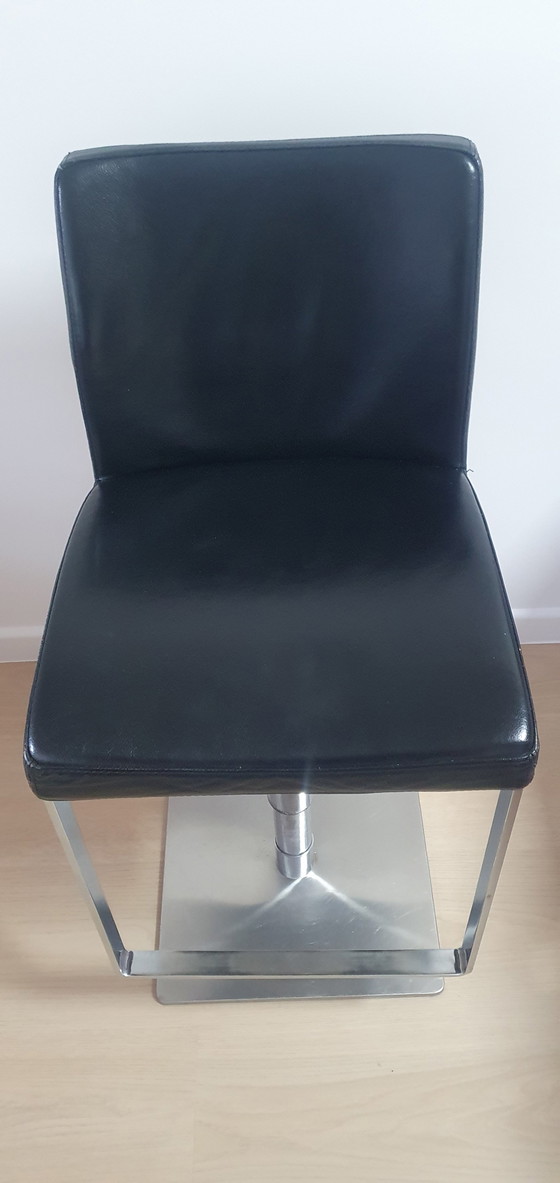 2 Sgabelli da bar di design in pelle nera – Leather, rvs (photo 3 of 5)