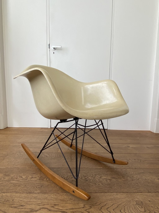 Set of 2 original Eames RAR rocking chairs fiberglass -Herman Miller