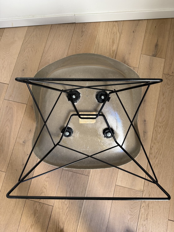 Image 1 of CUNA PARA GATOS CHARLES Y RAY EAMES HERMAN MILLER NO VITRA KNOLL