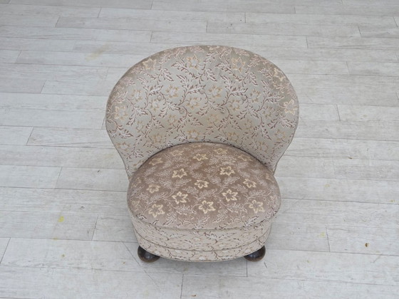 Image 1 of Fauteuil danois incurvé des années 1970, revêtement d'origine en velours vert clair/gris.