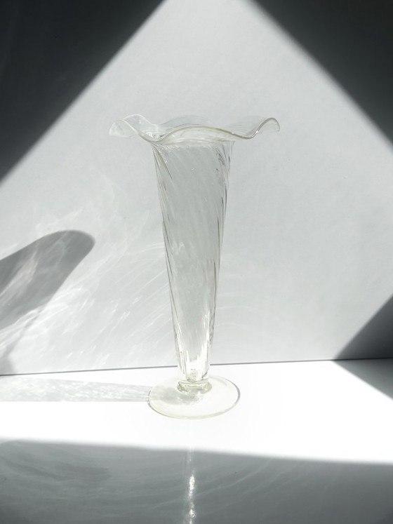 Large Vintage Glass Vase, hand-blown with swirl decor and wavy rim, 1960s/70s (photo 3 of 5)
