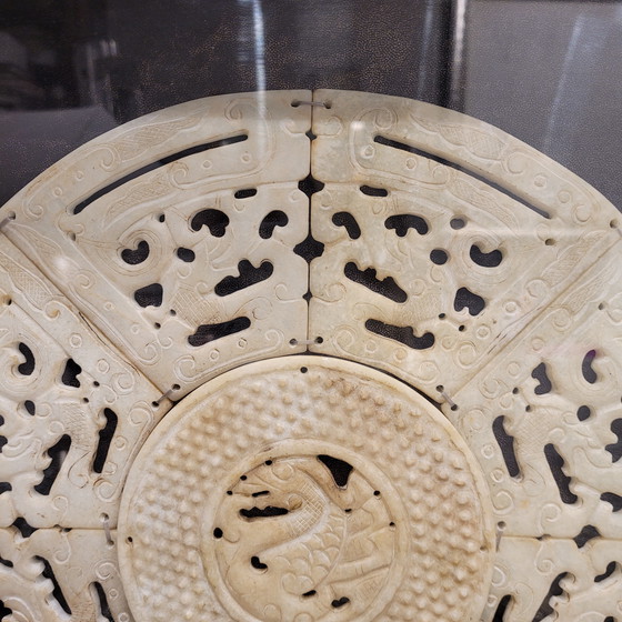 Image 1 of Disco Bi Tallado y Enmarcado, Jadeíta, S. XX – China