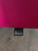 2 leolux stoelen, Scylla, hoog en een poef. Scylla 965-101, fauteuil hoog Zit/rug: Macaron kl. 640 Roseo Zijkant: Senso kl. 5560