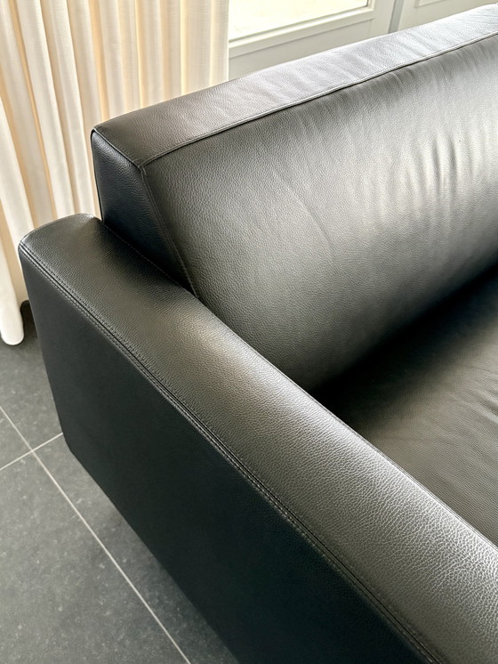 Image 1 of Artifort Mare, 2.5-seater sofa in black leather.
