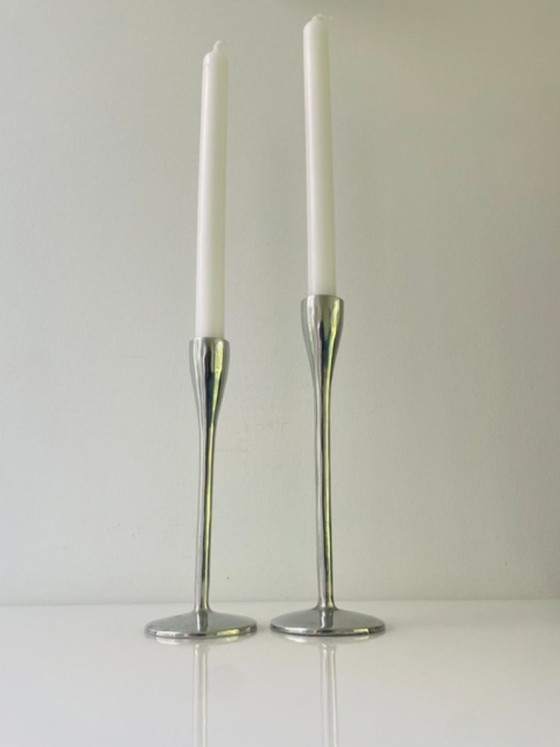 Image 1 of Juego de 2 portavelas de aluminio con diseño especial – Diferentes alturas