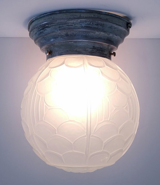 Image 1 of Lámpara esférica Art Déco, vidrio prensado moldeado