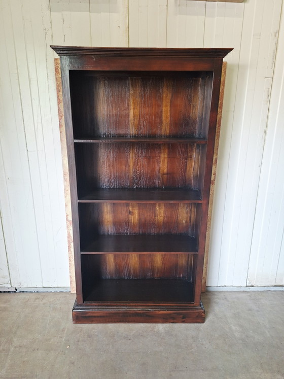 Image 1 of Librería colonial de teca. Dimensiones: 97 x 33 cm y 180 cm de alto.
