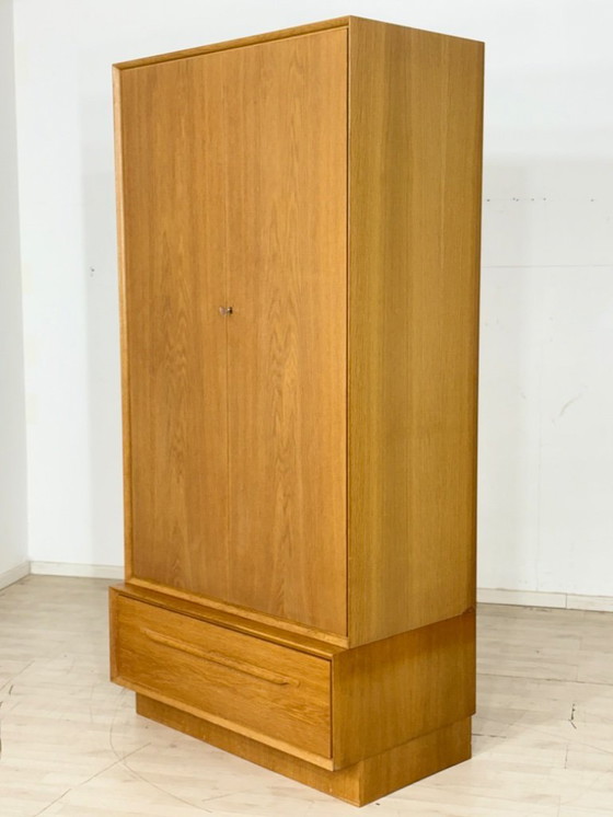 Image 1 of Armoire, lavabo, armoire à linge et meuble de rangement vintage en bois