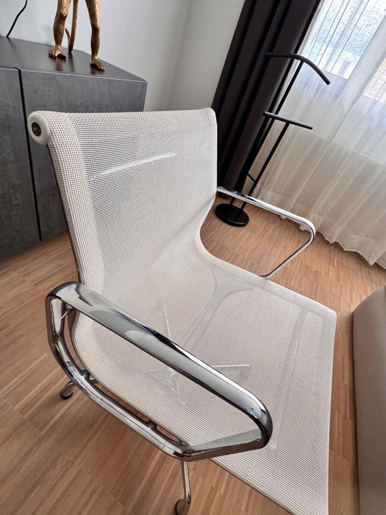 Image 1 of 1x Eames EA108 Bureaustoel Blanco Netweave