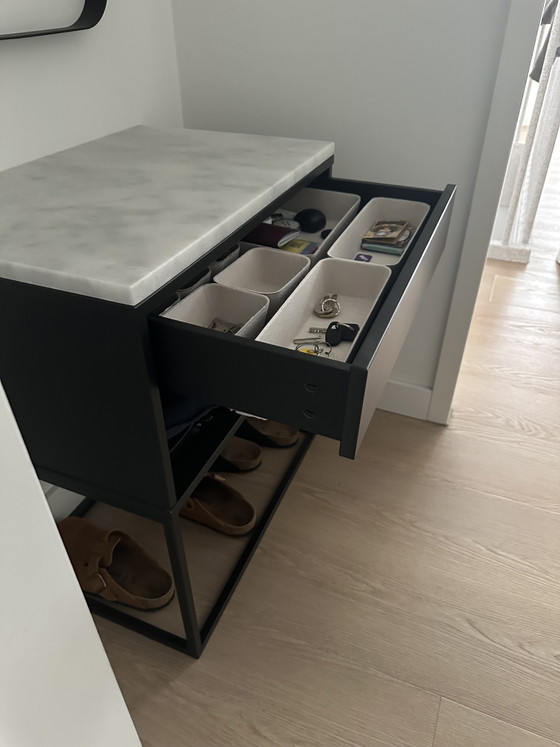 Vikhammer-Schrank mit Steinmarmorplatte – Nachttische, Marble, Metal (photo 4 of 5)