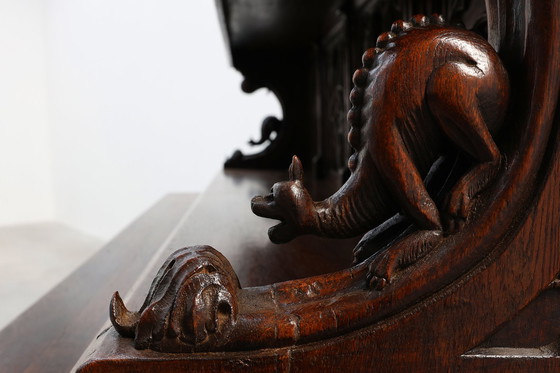 Image 1 of Rare grande armoire néogothique en chêne du début du 19e siècle, sculptée à la main