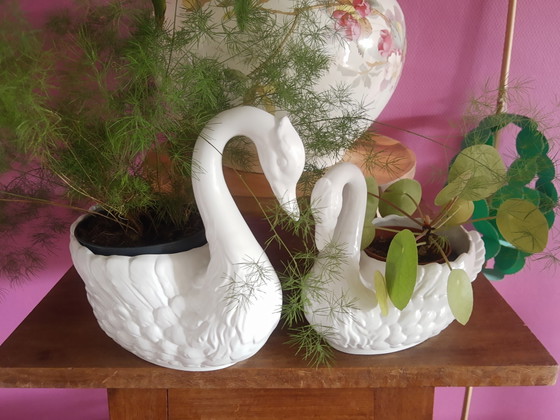 Ensemble de 2 magnifiques pots de fleurs en porcelaine blanche de style Mid-Century, en forme de cygne, de (photo 13 of 14)