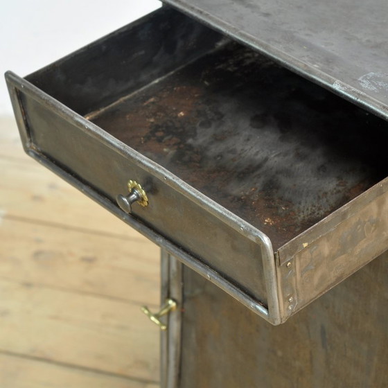 Image 1 of Comodino in ferro, 1910